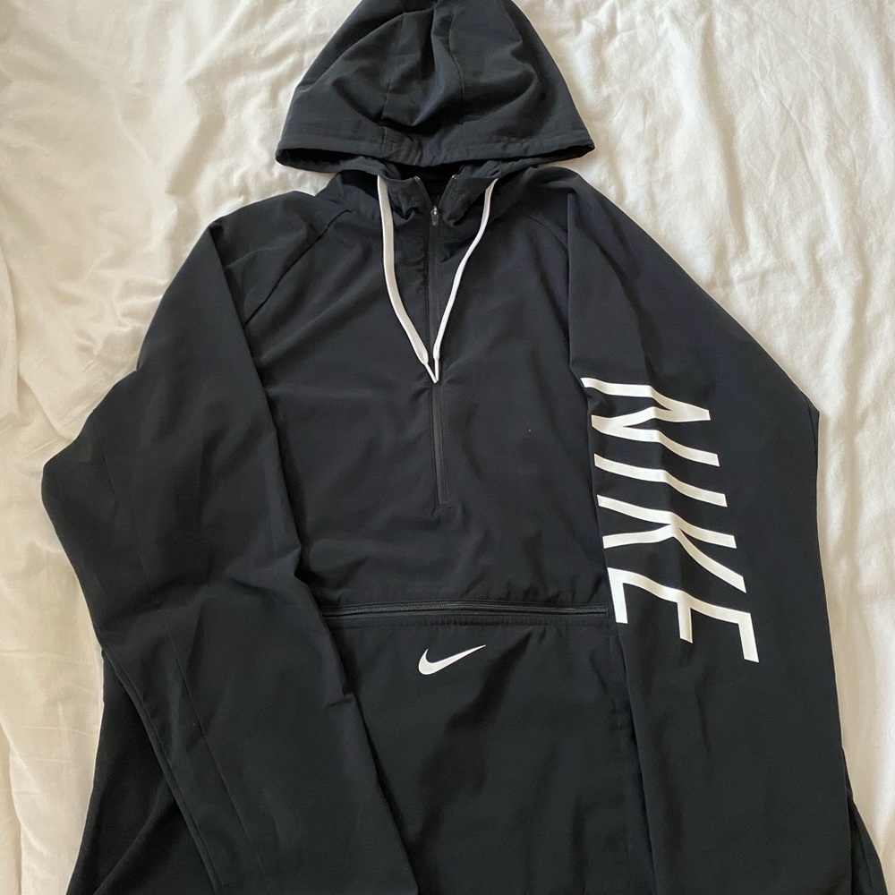 BLACK AND WHITE NIKE WINDBREAKER